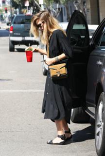 Jessica Alba feet photo thumbnail