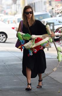 Jessica Alba feet photo thumbnail