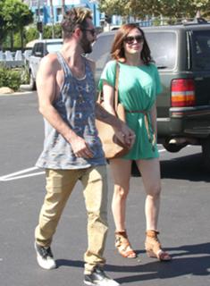 Rose McGowan feet photo thumbnail
