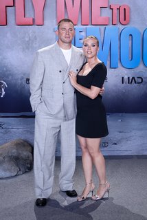 Scarlett Johansson feet photo thumbnail