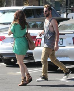 Rose McGowan feet photo thumbnail