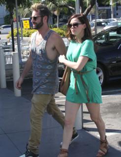Rose McGowan feet photo thumbnail