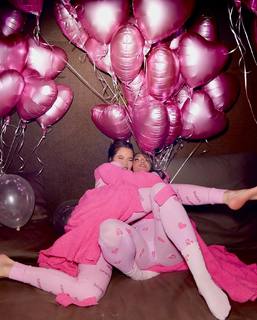 Khloé Kardashian feet photo thumbnail