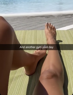Scarlet Vas feet photo thumbnail