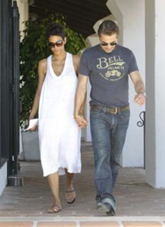 Halle Berry feet photo thumbnail