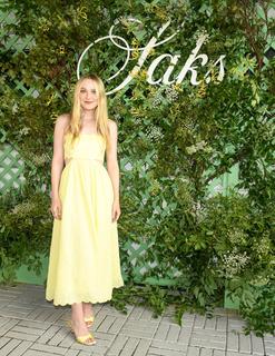 Dakota Fanning feet photo thumbnail