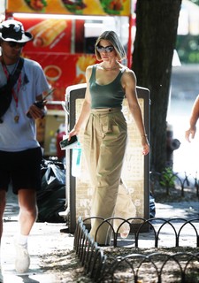 Jessica Biel feet photo thumbnail