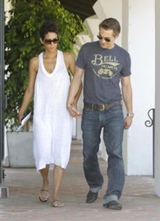 Halle Berry feet photo thumbnail