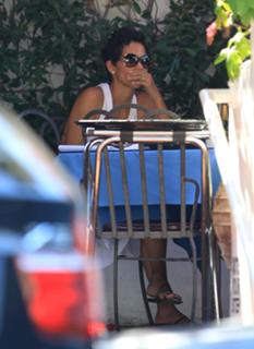 Halle Berry feet photo thumbnail