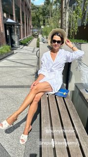 Anna Popek feet photo thumbnail