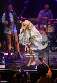 Pixie Lott feet photo thumbnail