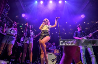 Pixie Lott feet photo thumbnail