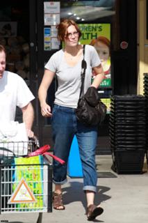 Mandy Moore feet photo thumbnail