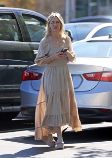 Jennie Garth feet photo thumbnail