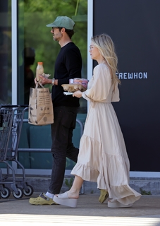 Jennie Garth feet photo thumbnail