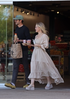 Jennie Garth feet photo thumbnail