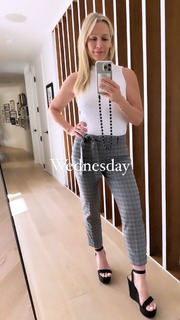 Jennie Garth feet photo thumbnail