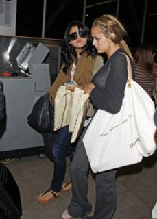 Selena Gomez feet photo thumbnail