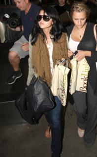 Selena Gomez feet photo thumbnail