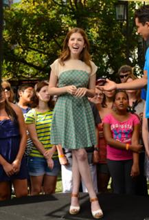 Anna Kendrick feet photo thumbnail