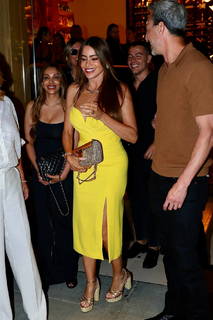 Sofía Vergara feet photo thumbnail