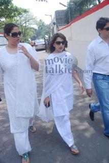 Madhuri Dixit feet photo thumbnail