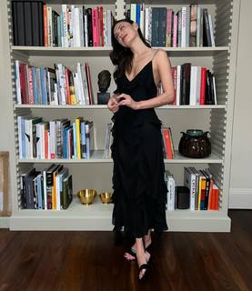 Phoebe Tonkin feet photo thumbnail