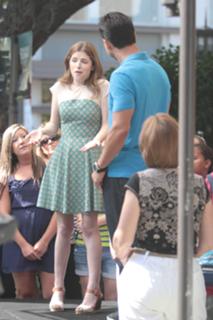 Anna Kendrick feet photo thumbnail