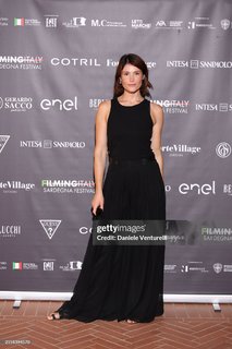 Gemma Arterton feet photo thumbnail