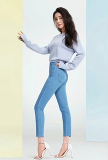Mi Yang feet photo thumbnail