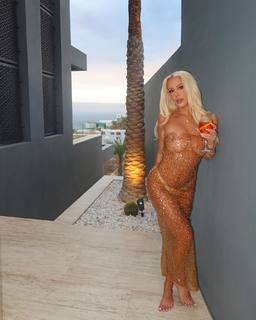 Tana Mongeau feet photo thumbnail