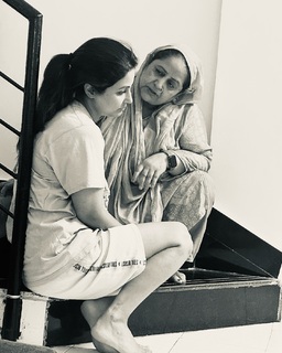 Hina Khan feet photo thumbnail