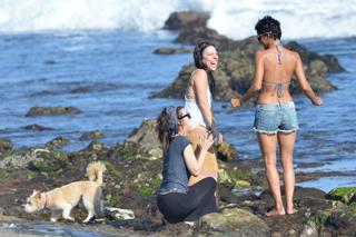 Halle Berry feet photo thumbnail