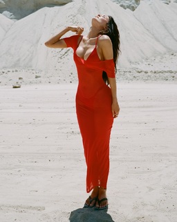 Kylie Jenner feet photo thumbnail