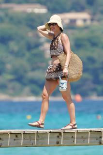 Katy Perry feet photo thumbnail