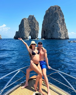 Nina Agdal feet photo thumbnail