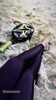 Carla Diaz feet photo thumbnail