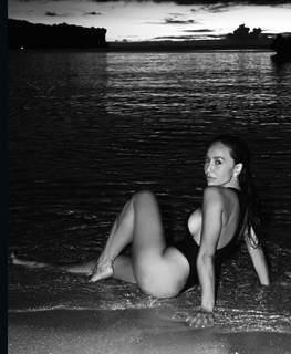 Sabrina Sato feet photo thumbnail