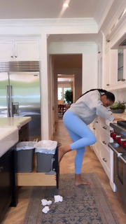 Tia Mowry feet photo thumbnail