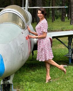 Anna Popek feet photo thumbnail