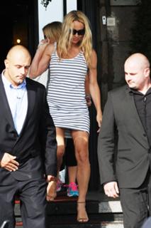 Pamela Anderson feet photo thumbnail
