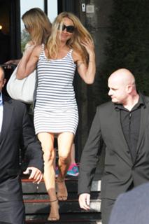 Pamela Anderson feet photo thumbnail
