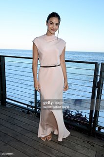 Camila Mendes feet photo thumbnail