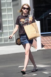Emma Roberts feet photo thumbnail