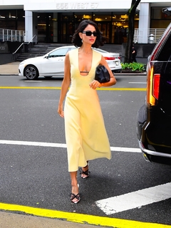 Eiza González feet photo thumbnail