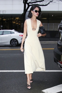Eiza González feet photo thumbnail