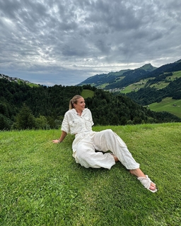 Lola Weippert feet photo thumbnail