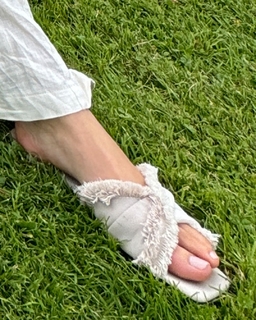 Lola Weippert feet photo thumbnail