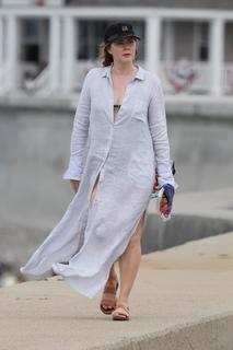 Amy Adams feet photo thumbnail