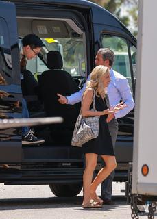 Sarah Michelle Gellar feet photo thumbnail